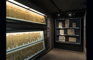 Foto eines Ausstellungsraumes im Papyrusmuseum